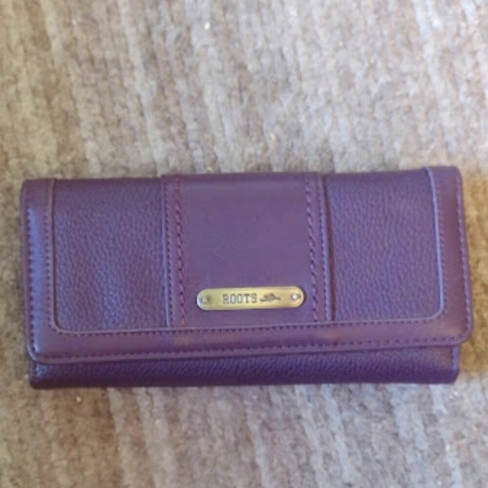 Womens Roots 73 RFID Ultimate Pocket Clutch Wallet in Dark Plum